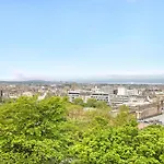 Joivy Eclectic Apartment Near Edinburgh Castle